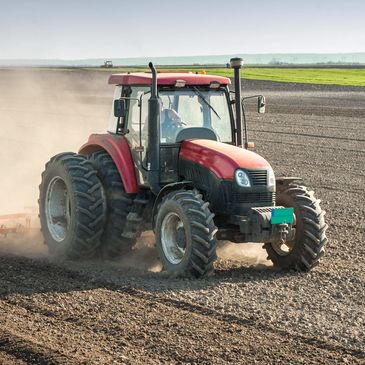 Вживані трактори на продаж.