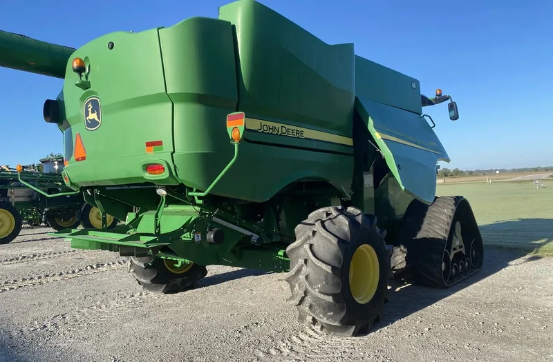 2015 John Deere S680 — listing photo 3