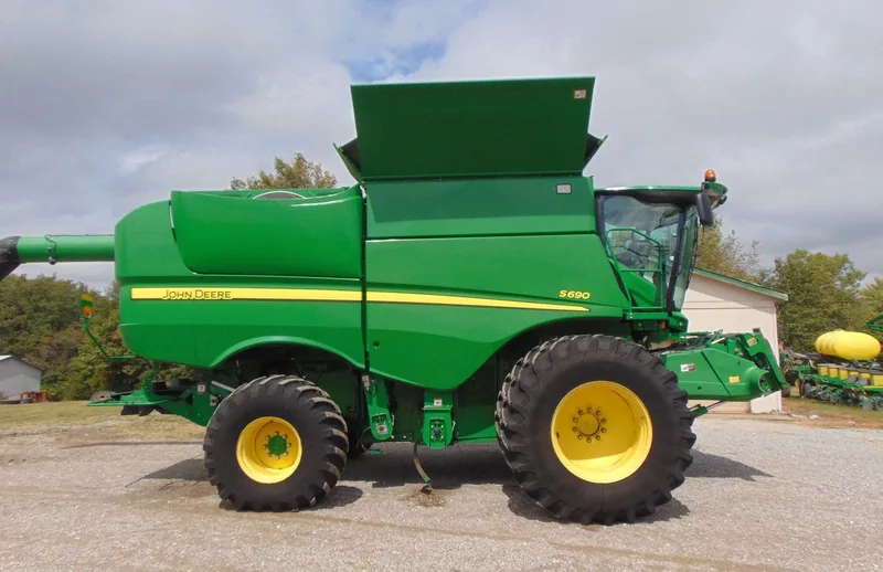 2012 John Deere S690 (1) — listing photo 8