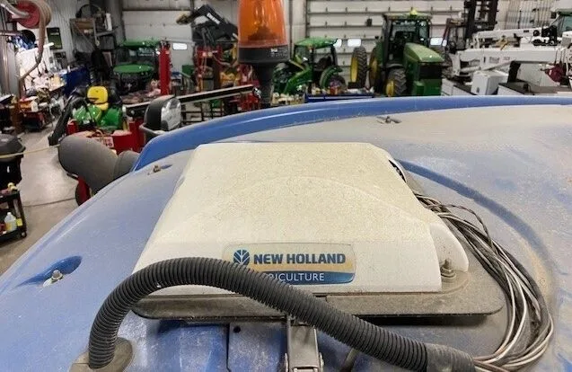 2011 New Holland T8.275 — listing photo 7