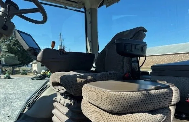 2017 John Deere 7210R (1) — listing photo 6