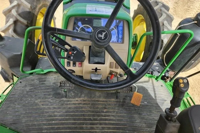 2017 John Deere 6130M — listing photo 10