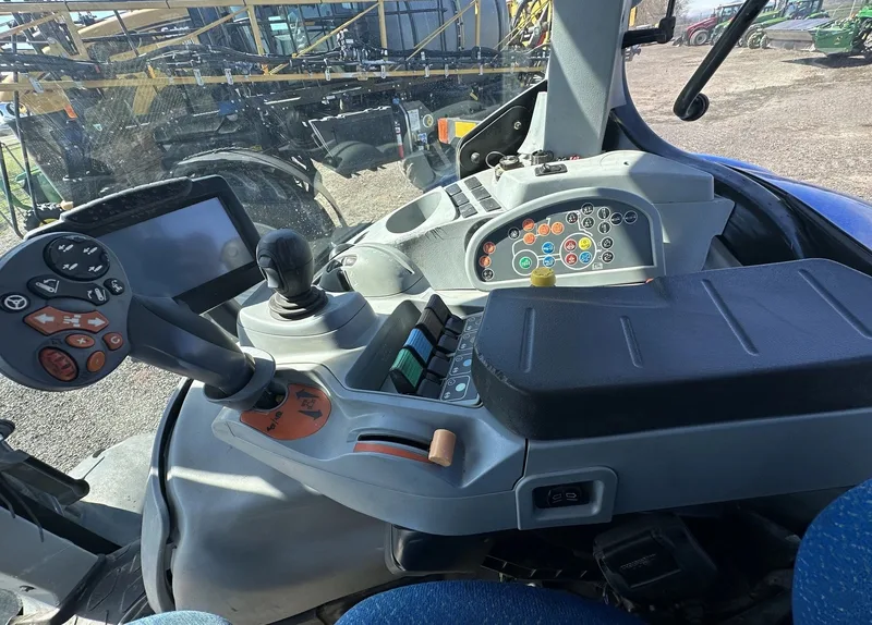 2014 New Holland T7-270 — listing photo 9