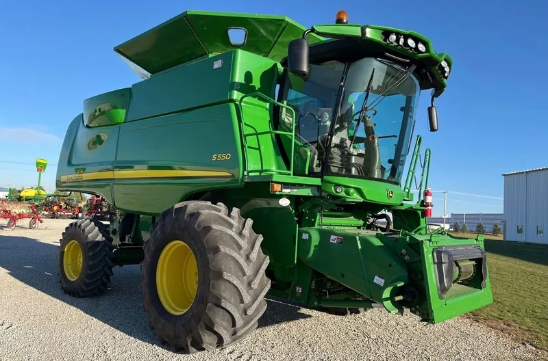2012 John Deere S550 — listing photo 3