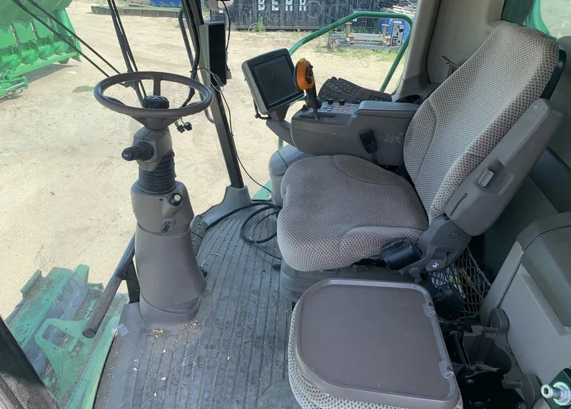 2013 John Deere S690 — listing photo 6