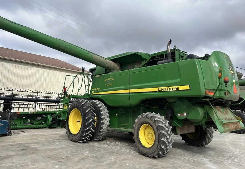 2011 John Deere 9770 STS (2) — listing photo 4