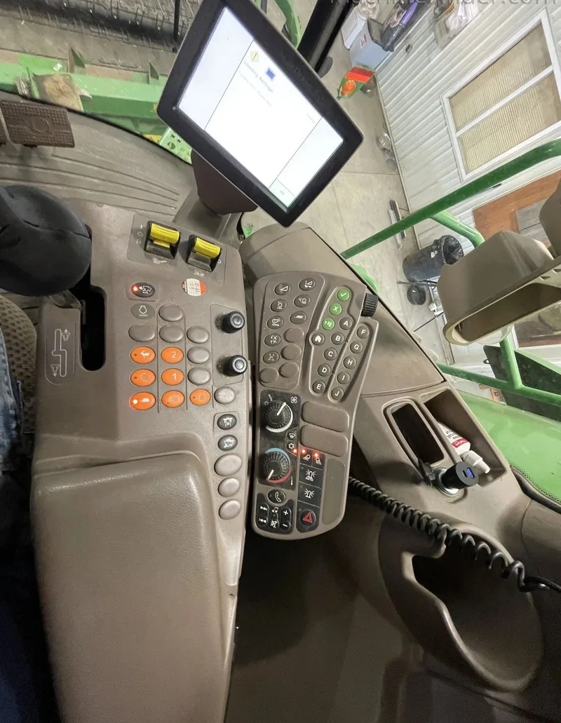 2013 John Deere S690 (2) — listing photo 3
