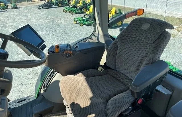 2017 John Deere 7210R (1) — listing photo 3