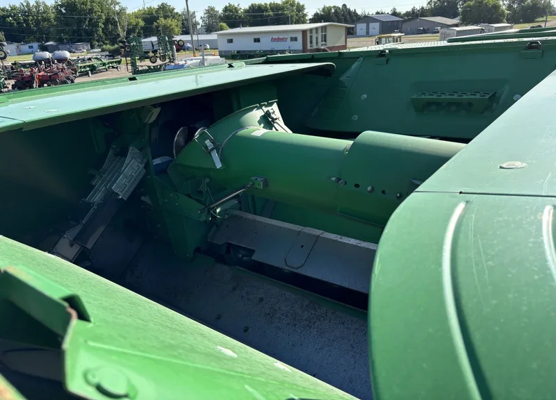 2011 John Deere 9770 STS (1) — listing photo 2