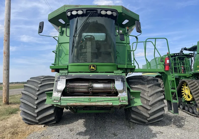 2011 John Deere 9870 STS (3) — listing photo 8