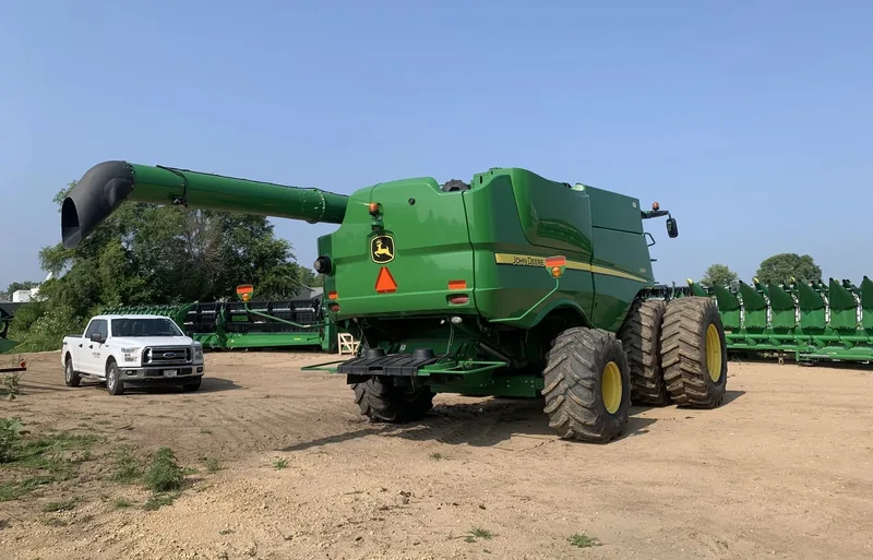 2013 John Deere S690 — listing photo 2