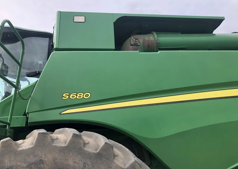 2012 John Deere S680 — listing photo 2