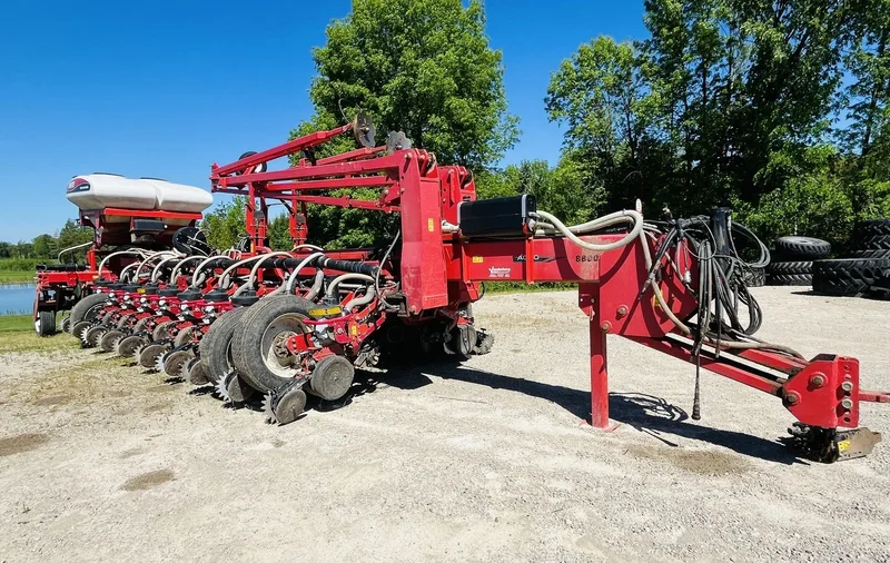 2009 AgcoWhite 8824 — photo de l’annonce 1