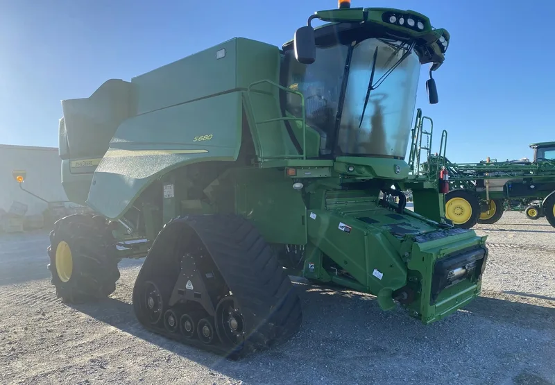 2015 John Deere S680 — listing photo 2