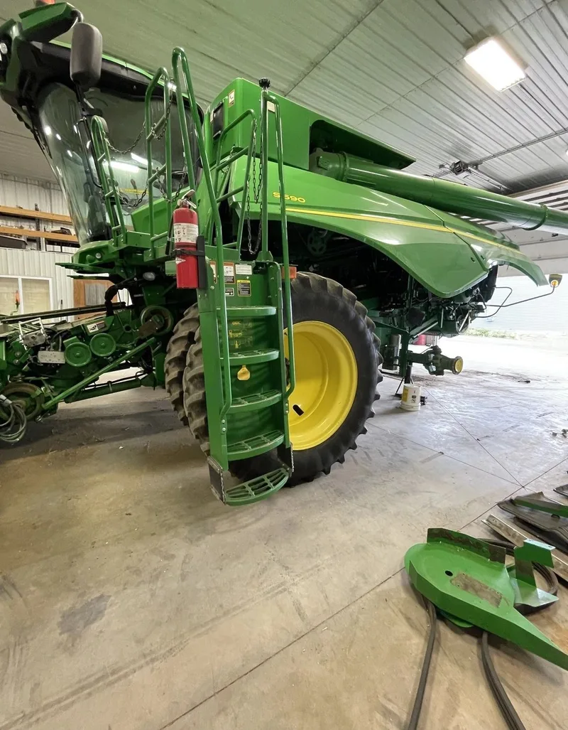 2013 John Deere S690 (2) — listing photo 4