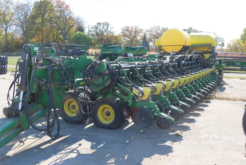 2009 John Deere DB90 — photo de l’annonce 1