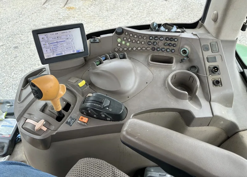 2011 John Deere 7200R — listing photo 9