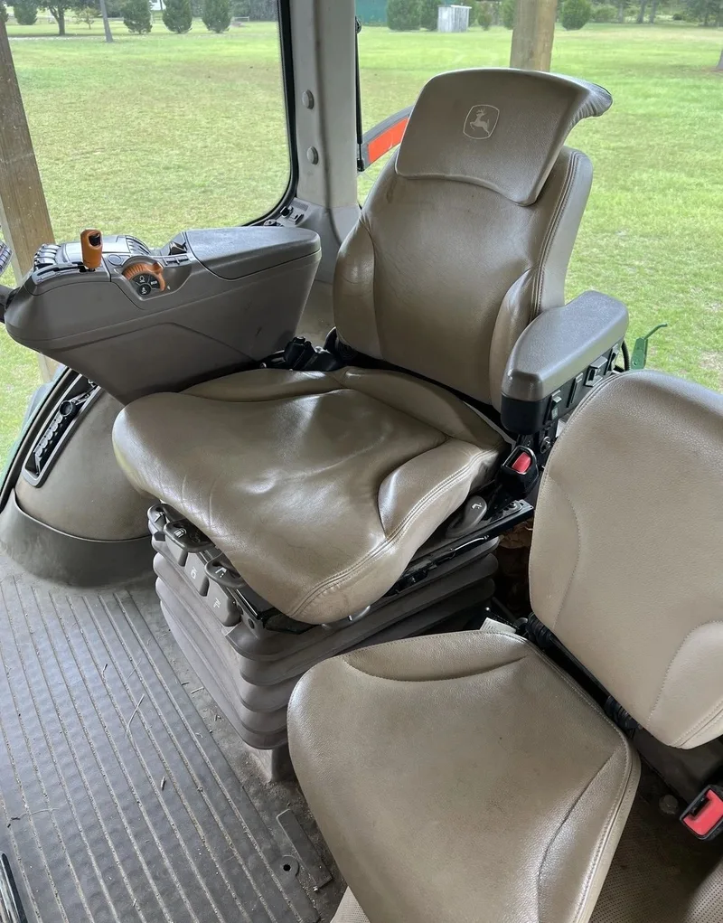2017 John Deere 7210R — listing photo 2