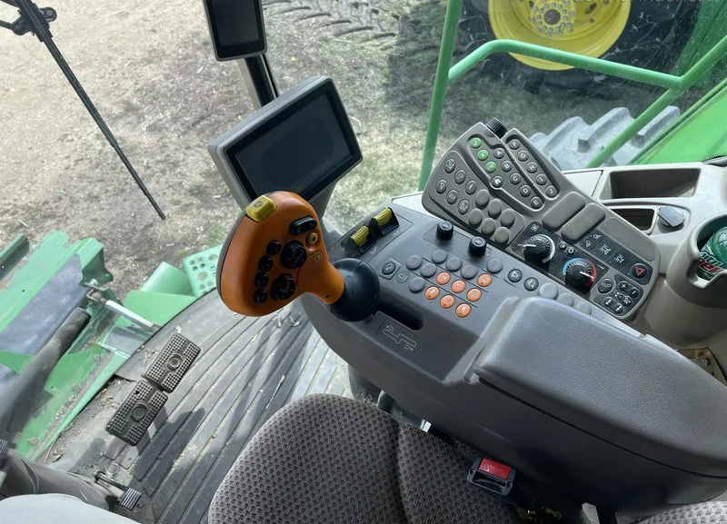 2014 John Deere S680 — listing photo 4