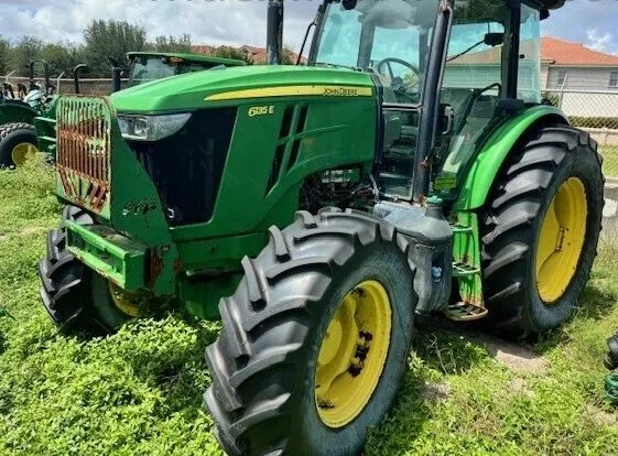 2021 John Deere 6135E — photo de l’annonce 1