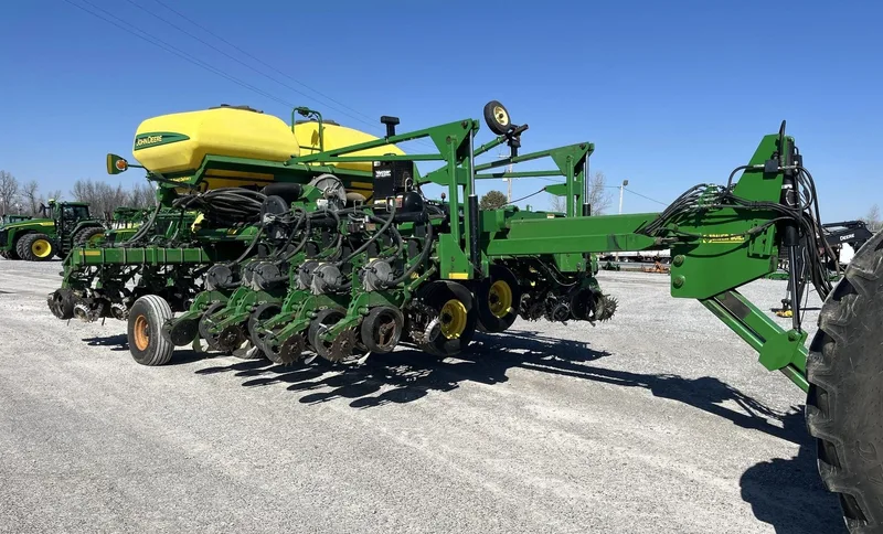 2011 John Deere DB44 — photo de l’annonce 1