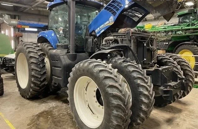 2011 New Holland T8.275 — listing photo 6