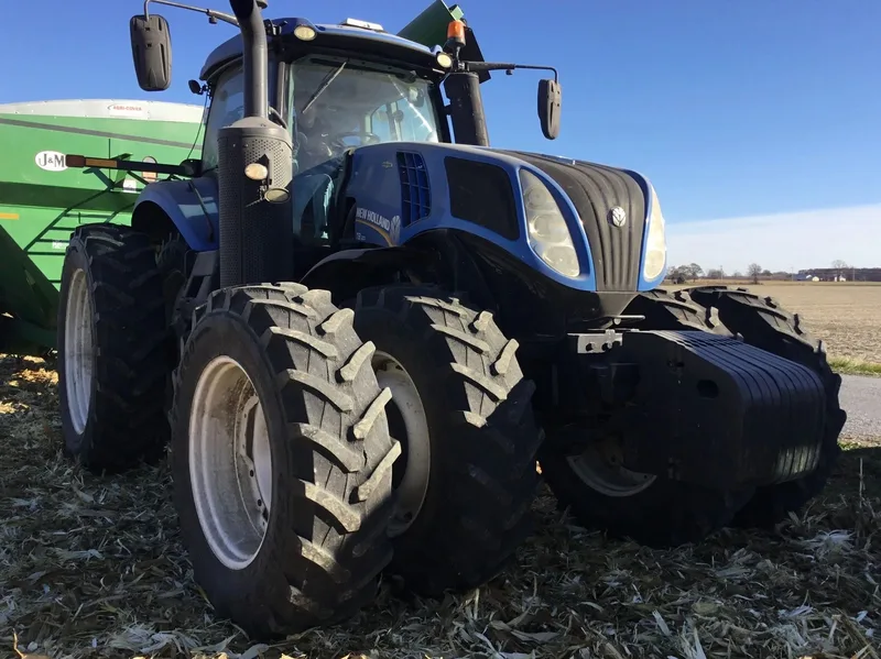 2016 New Holland T8.320 — listing photo 3