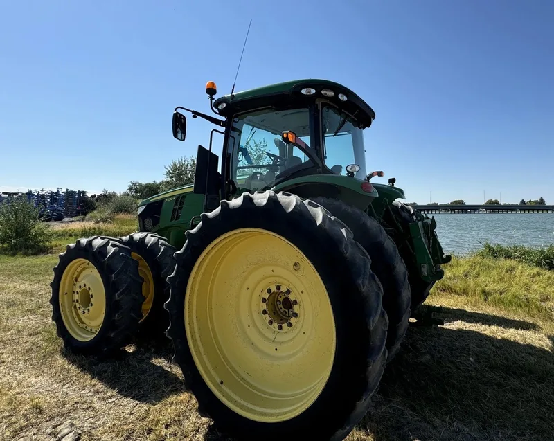 2012 John Deere 7230R (1) — listing photo 2