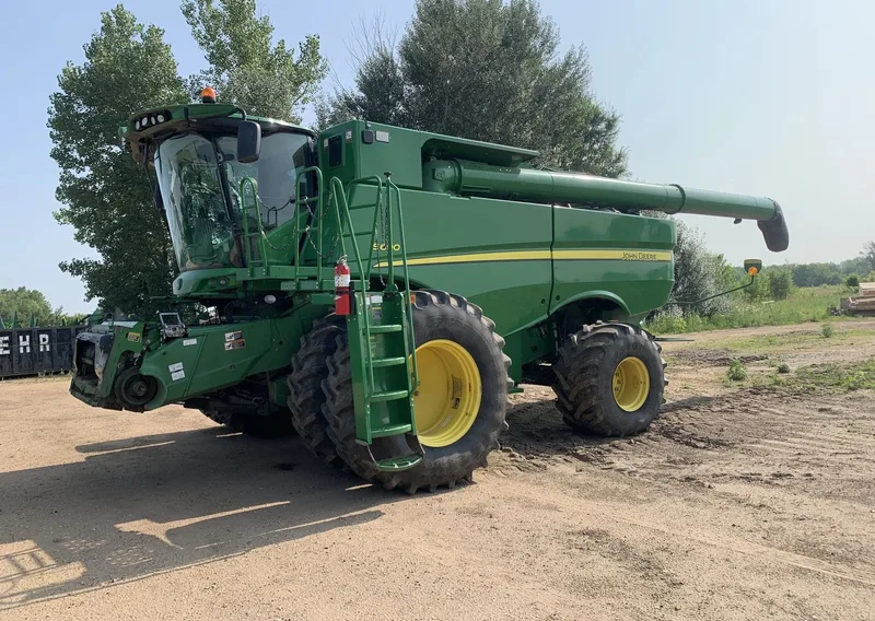 2013 John Deere S690 — listing photo 1