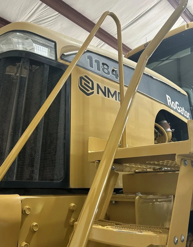 2010 Ag-Chem RoGator 1184 — listing photo 5
