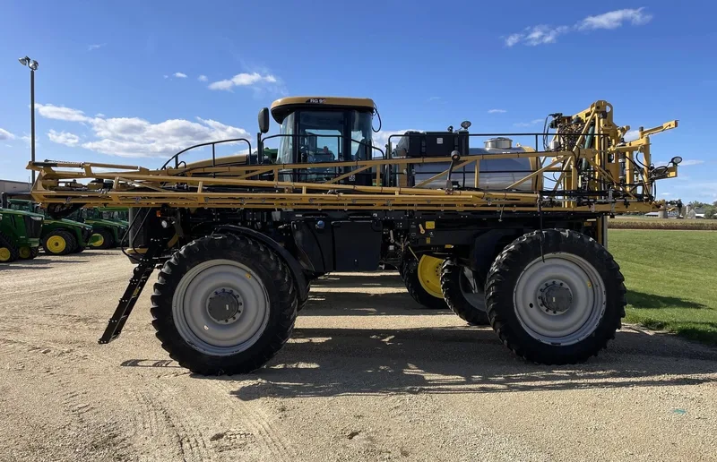 2015 RoGator RG900 — listing photo 2