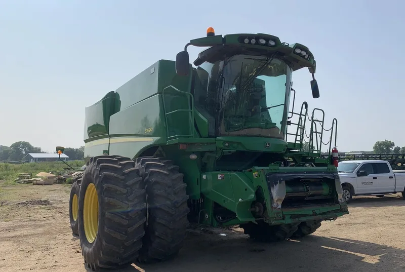 2013 John Deere S690 — listing photo 4