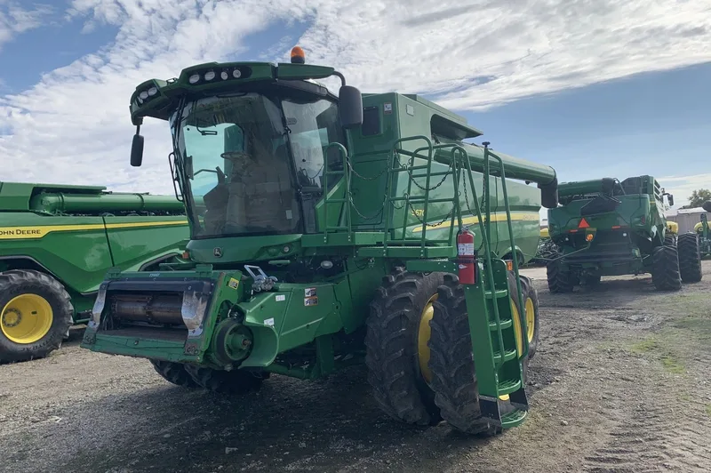 2013 John Deere S670 (3) (SOLD) — listing photo 2