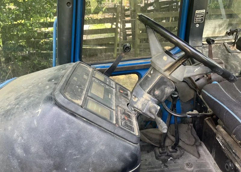 1988 Ford TW25 — listing photo 2