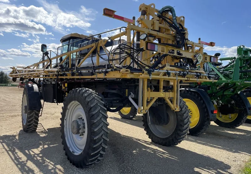 2015 RoGator RG900 — listing photo 4