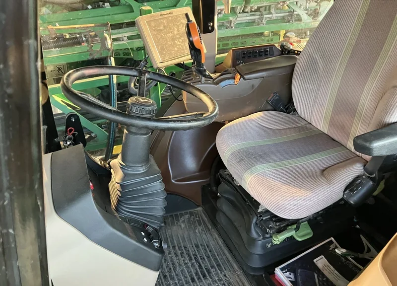 2014 John Deere 4630 (1) — listing photo 3