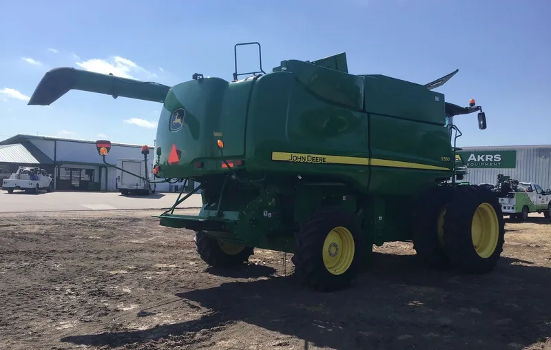 2013 John Deere S550 — listing photo 2