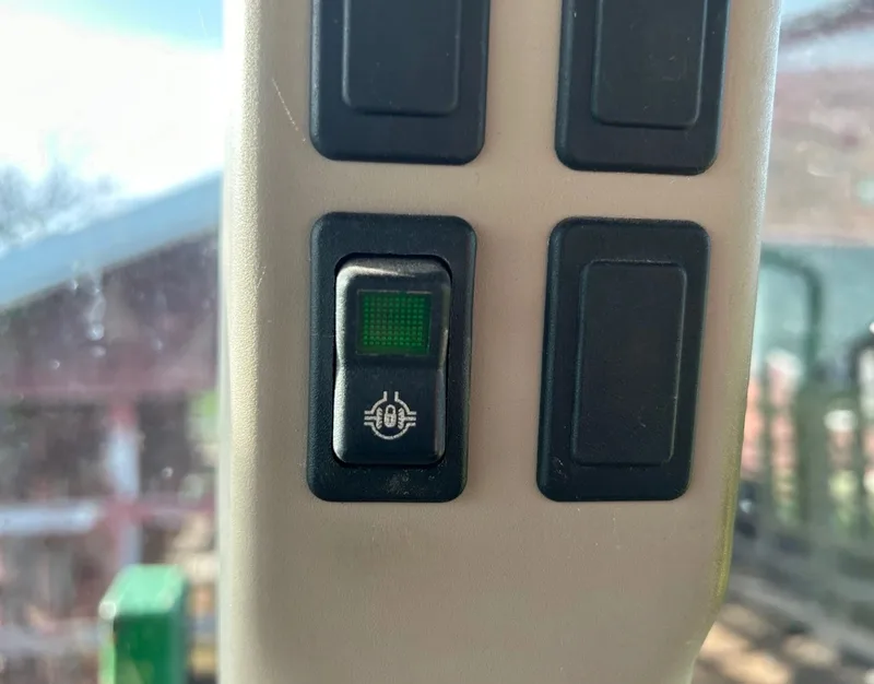 2013 John Deere 4630 — listing photo 4