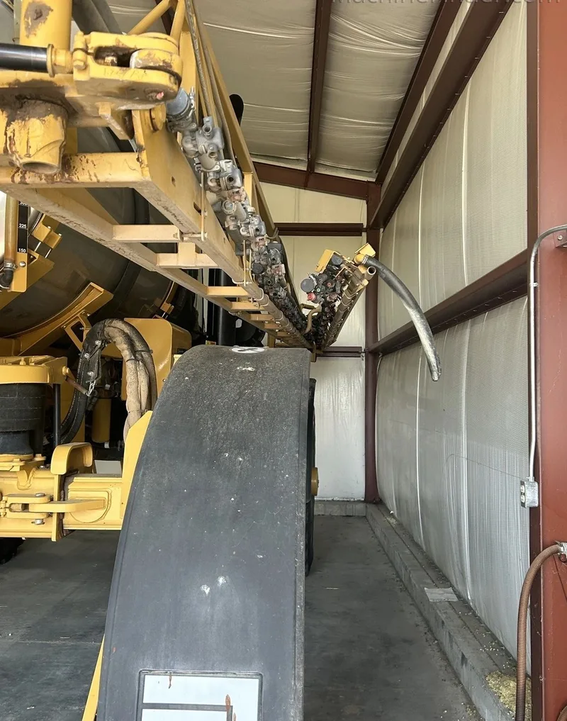 2010 Ag-Chem RoGator 1184 — listing photo 6
