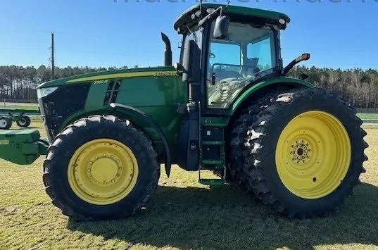 2016 John Deere 7210R — listing photo 2
