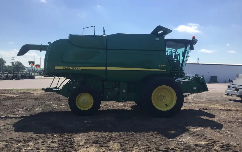 2013 John Deere S550 — listing photo 3