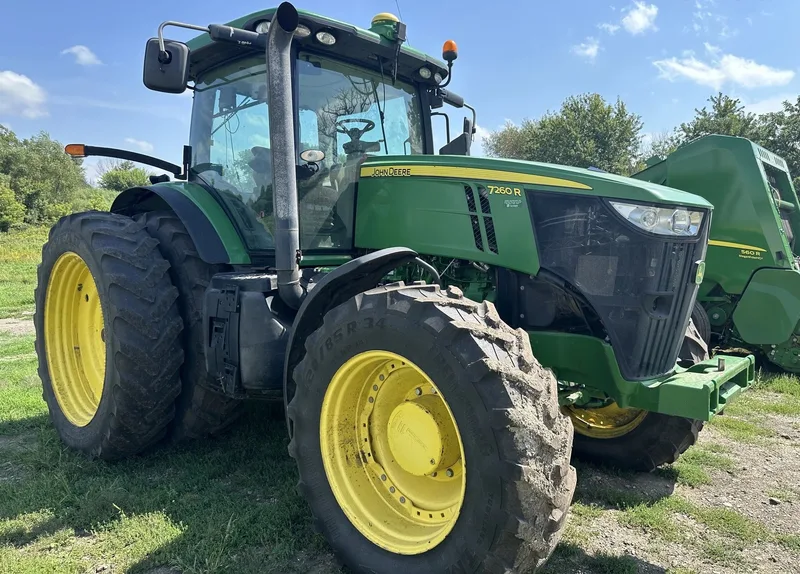 2011 John Deere 7260R — listing photo 2