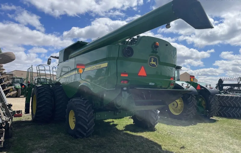 2014 John Deere S680 — listing photo 3