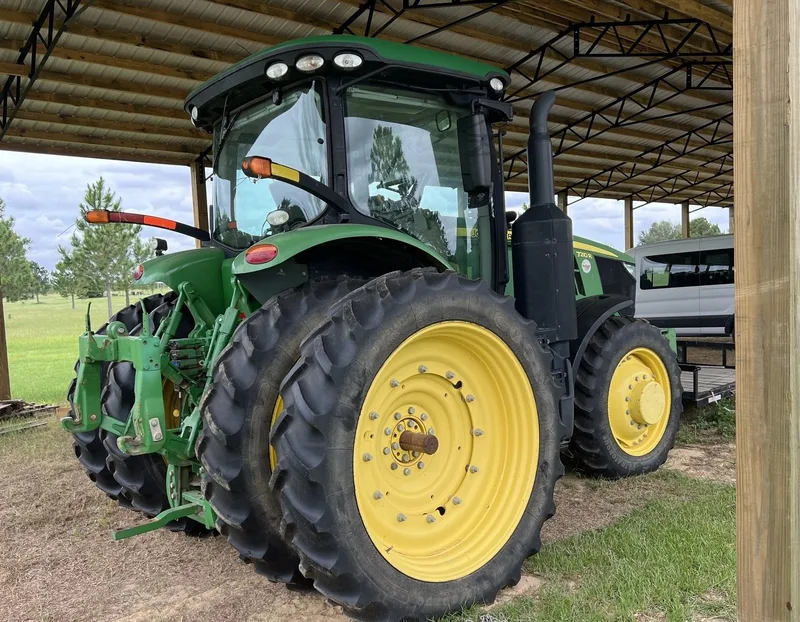 2017 John Deere 7210R — listing photo 3
