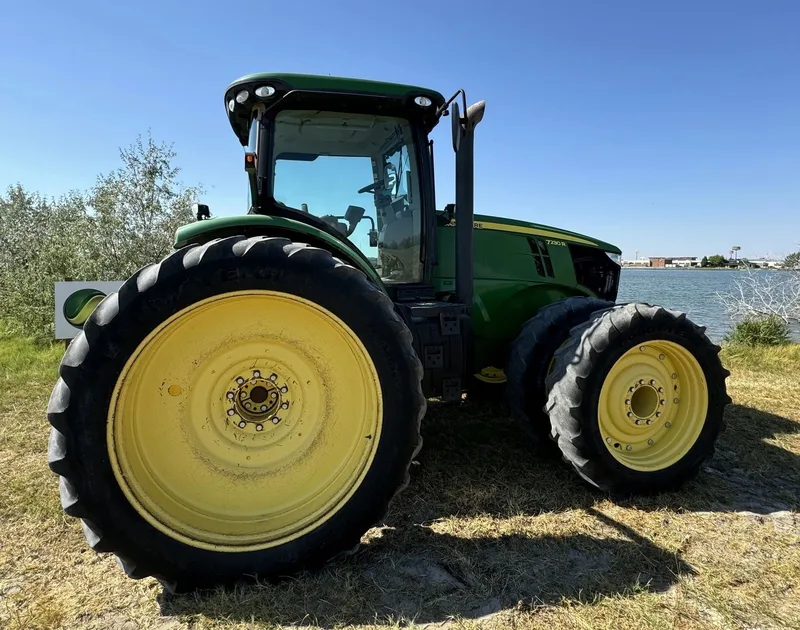 2012 John Deere 7230R (1) — listing photo 6