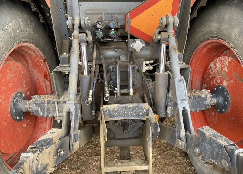 2018 Kubota M6-131 — listing photo 7