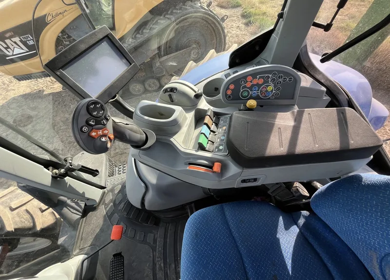 2014 New Holland T7.260 — listing photo 9