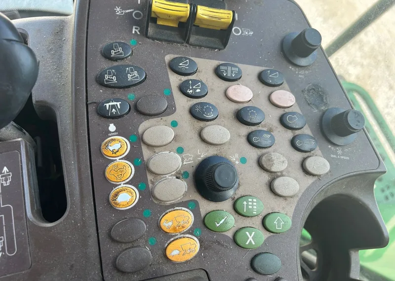 2010 John Deere 9570 STS (2) — listing photo 4