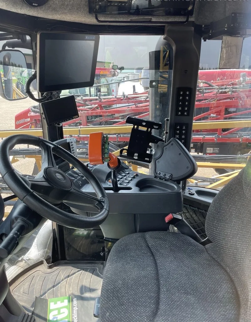2013 RoGator RG1100 — listing photo 2