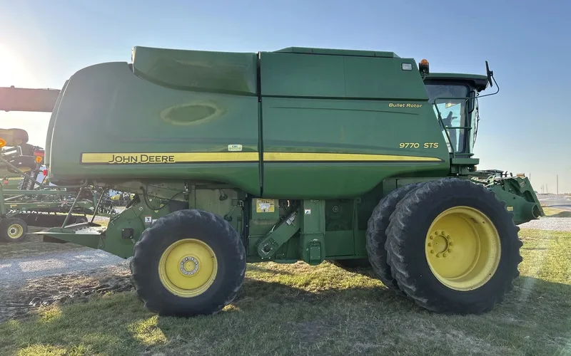 2011 John Deere 9770 STS — photo de l’annonce 2